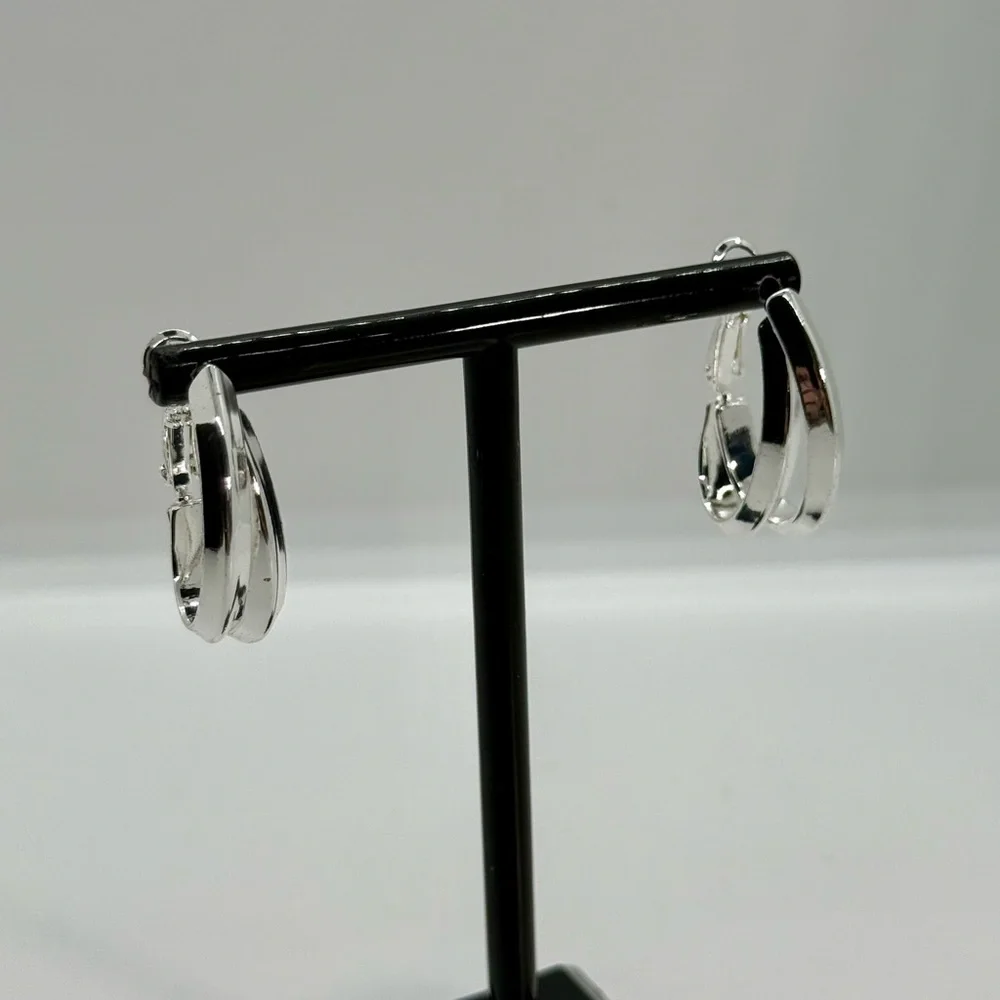 Chic Small Silver Hoop Earrings - Nickel Free for Sensitive Ears‎